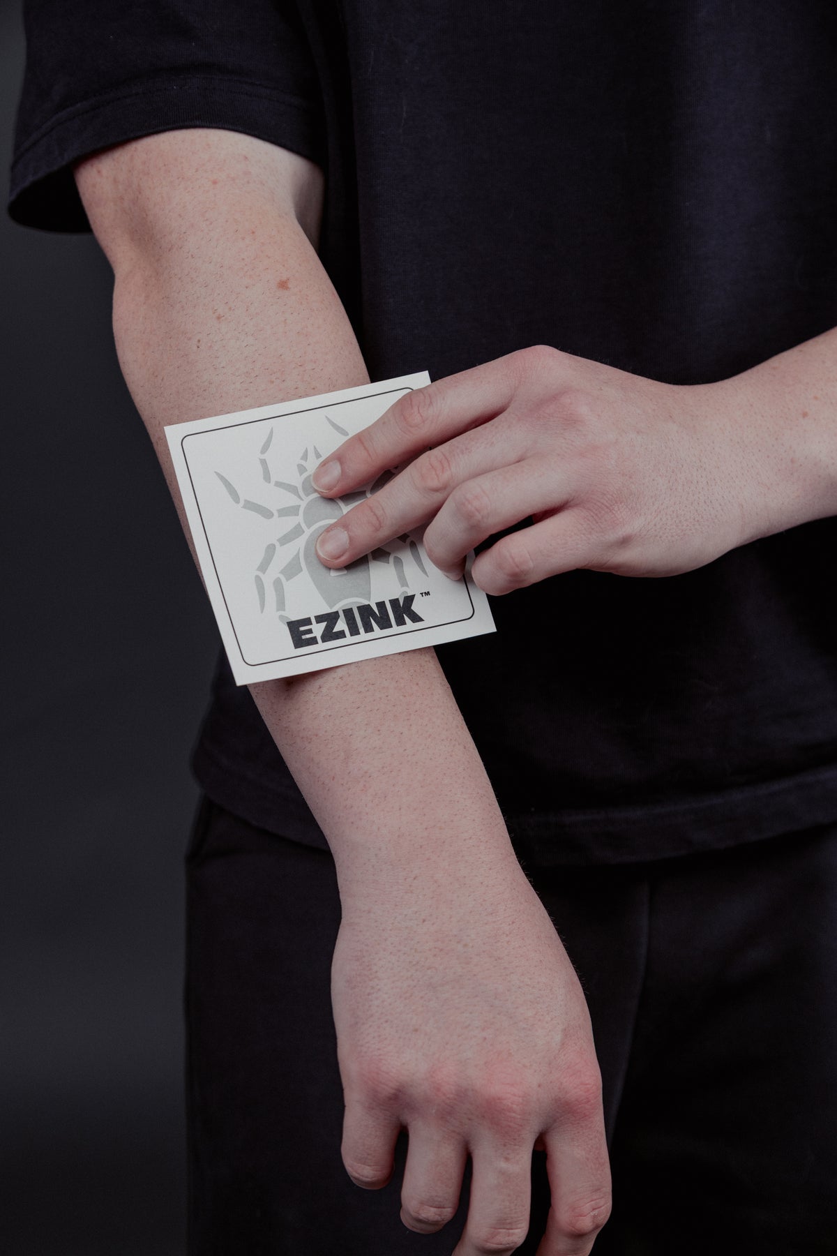Étape 3 : POSER LE TATOUAGE